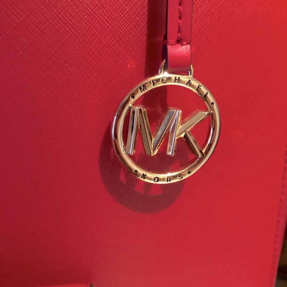 Michael Kors Saffiano leather tote and wallet. - Picture 4 of 14